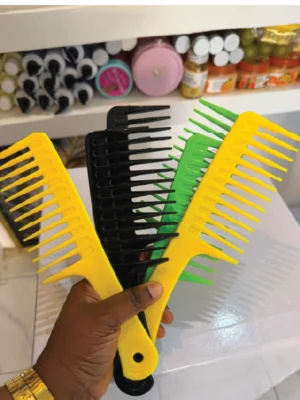 White tooth comb